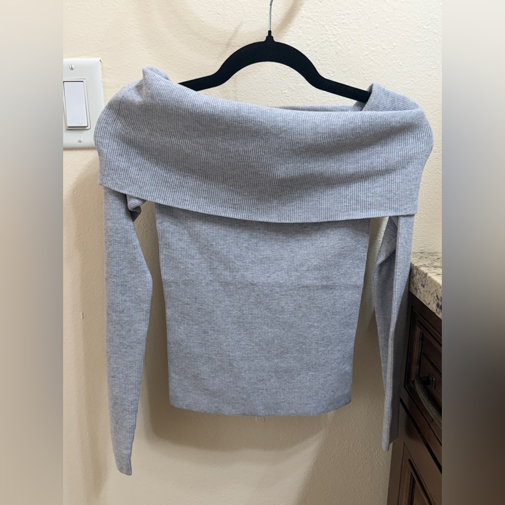 NWT. Wilfred Gray Off-the-Shoulder Foldover Ribbed Sweater
